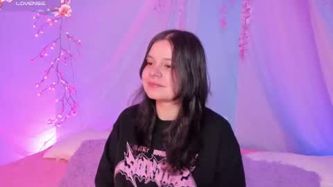 Snapshot of alissa_cute1 chatting on 07-14-26, 05:01 Mia online show from 07-14-26, 05:01