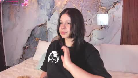 Snapshot of alissa_cute1 chatting on 07-31-26, 04:23 Mia online show from 07-31-26, 04:23
