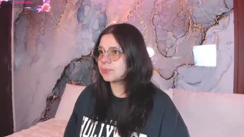 Snapshot of alissa_cute1 chatting on 08-06-26, 02:57 Mia online show from 08-06-26, 02:57