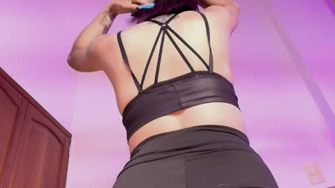 AlissaNix online show from 04-01-26, 01:39