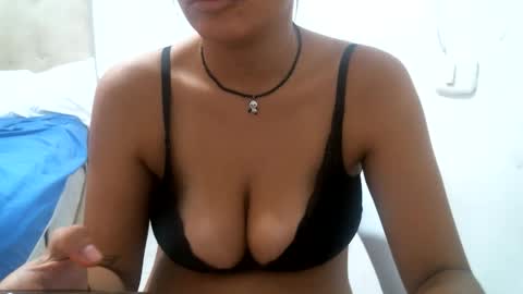 Snapshot of alisson_2508 chatting on 05-21-26, 06:26 alison online show from 05-21-26, 06:26