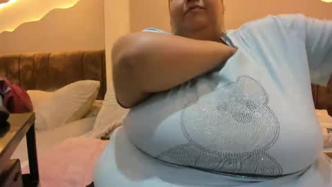 Snapshot of alisson_am chatting on 05-29-26, 11:19 Alisson online show from 05-29-26, 11:19