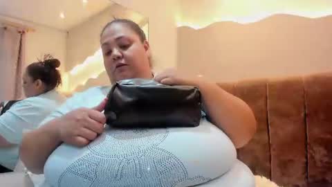 Snapshot of alisson_am chatting on 06-25-26, 11:26 Alisson online show from 06-25-26, 11:26