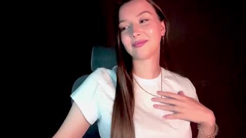 Snapshot of alitalapre chatting on 11-25-25, 12:49 Annie online show from 11-25-25, 12:49