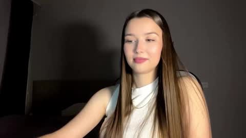 Snapshot of alitalapre chatting on 12-01-25, 11:15 Annie online show from 12-01-25, 11:15