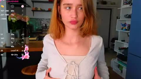 Snapshot of aliviawithlove chatting on 07-25-26, 09:40 Alivia online show from 07-25-26, 09:40