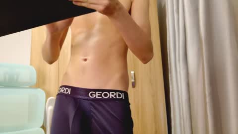 Snapshot of allangil chatting on 04-25-26, 07:11 Allan online show from 04-25-26, 07:11