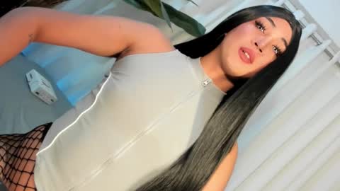 Snapshot of allareillusionxxx chatting on 10-07-25, 01:52 Miss Gia online show from 10-07-25, 01:52