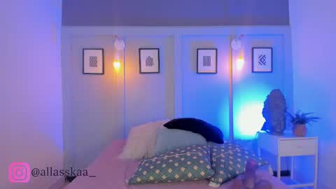 Snapshot of allasska_ chatting on 05-19-26, 05:03 Laura online show from 05-19-26, 05:03