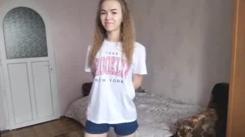 Snapshot of allegraschroeter chatting on 11-23-25, 07:08 Anna online show from 11-23-25, 07:08