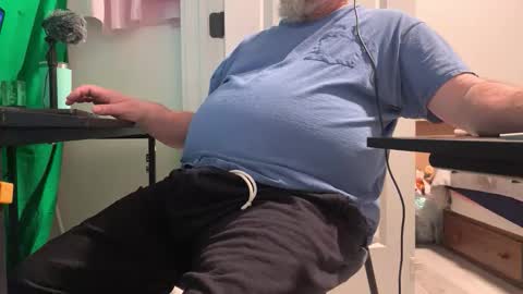 Allergictolove online show from 12-14-25, 08:57