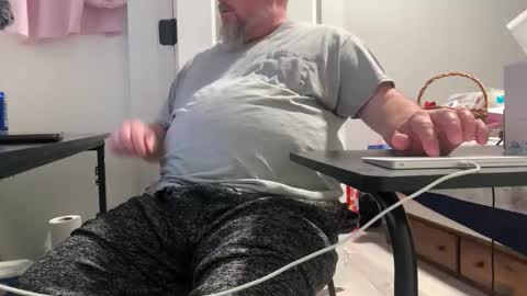 Allergictolove online show from 02-22-26, 08:07