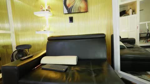 Snapshot of allice_mommy chatting on 12-19-25, 08:05 Allice online show from 12-19-25, 08:05