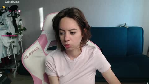 Snapshot of allie_hazie chatting on 06-14-26, 11:51 alice online show from 06-14-26, 11:51