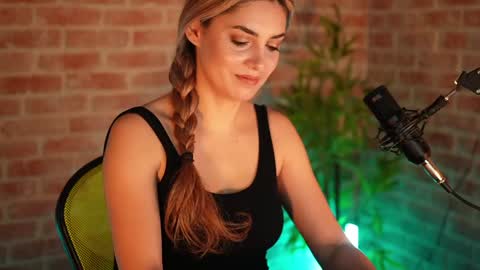 Allie online show from 12-22-24, 06:17