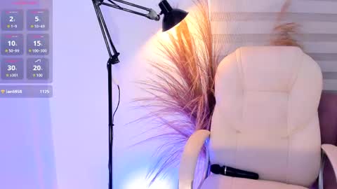 Snapshot of allison_owensxx chatting on 06-04-26, 11:27 Allison online show from 06-04-26, 11:27