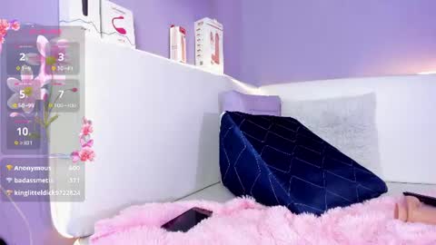 Snapshot of allison_peach chatting on 06-14-26, 02:24 Alisson online show from 06-14-26, 02:24