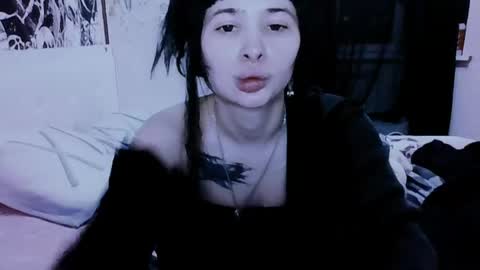 Snapshot of allisondeetz chatting on 06-13-26, 07:01 Alis online show from 06-13-26, 07:01