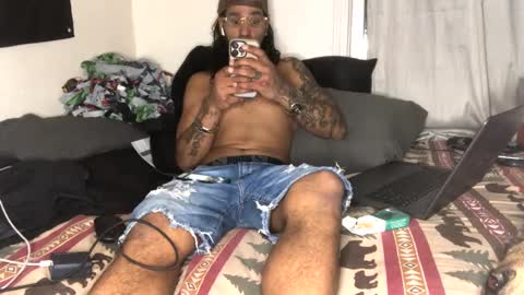 Snapshot of allthewayup10 chatting on 02-05-25, 01:22 allthewayup10 online show from 02-05-25, 01:22