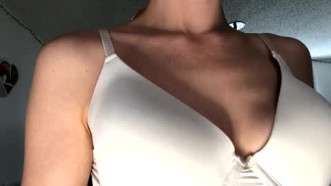 Ally Girl In Her Ally World online show from 10-06-25, 07:11