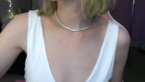 Snapshot of allyoursss1212 chatting on 04-23-26, 04:03 Ally Girl In Her Ally World online show from 04-23-26, 04:03