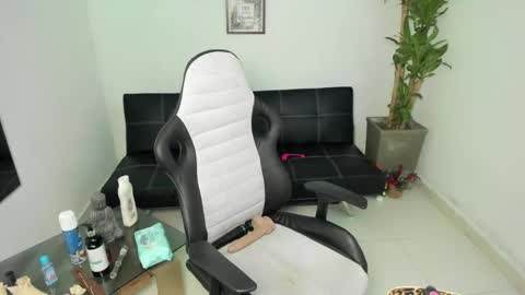 allyssann online show from 02-11-25, 06:22