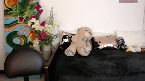 alma_art_ online show from 02-08-25, 07:38