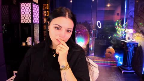 Snapshot of alma_pearl chatting on 12-17-24, 07:29 Alma online show from 12-17-24, 07:29
