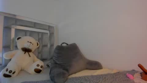 Snapshot of almabelle_ chatting on 04-22-26, 07:11 ALMA BELLE online show from 04-22-26, 07:11