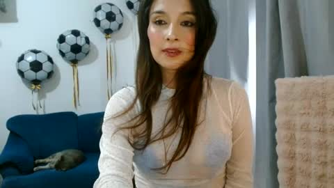 Snapshot of almaglow chatting on 06-18-26, 05:39 Alma online show from 06-18-26, 05:39