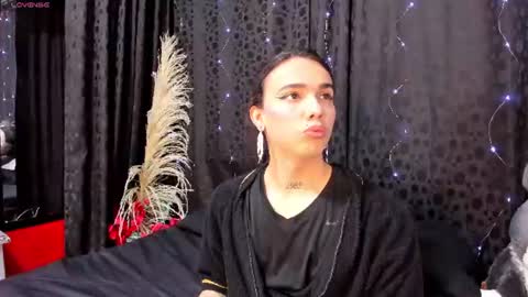 Snapshot of almazz_ chatting on 06-15-26, 04:04 Santy online show from 06-15-26, 04:04