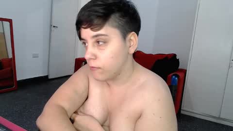 Snapshot of almondonwheels chatting on 12-05-24, 11:18 Almond online show from 12-05-24, 11:18