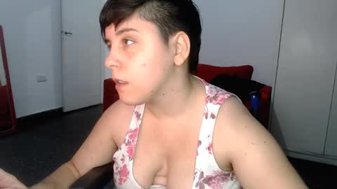 Snapshot of almondonwheels chatting on 12-11-24, 11:21 Almond online show from 12-11-24, 11:21