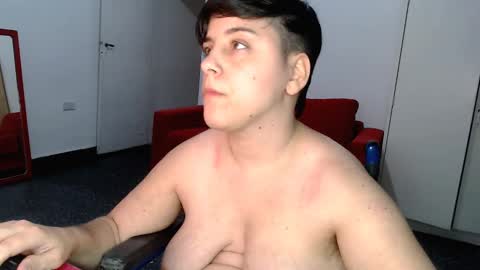 Snapshot of almondonwheels chatting on 12-23-24, 01:18 Almond online show from 12-23-24, 01:18