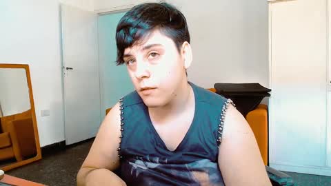 Snapshot of almondonwheels chatting on 01-10-25, 09:20 Almond online show from 01-10-25, 09:20