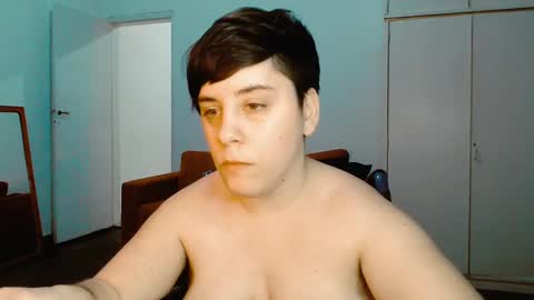 Snapshot of almondonwheels chatting on 01-17-25, 01:04 Almond online show from 01-17-25, 01:04