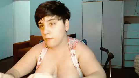 Snapshot of almondonwheels chatting on 01-21-25, 01:39 Almond online show from 01-21-25, 01:39