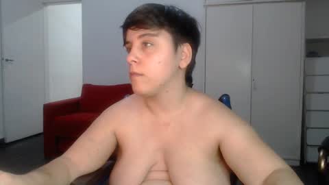 Snapshot of almondonwheels chatting on 01-22-25, 03:09 Almond online show from 01-22-25, 03:09