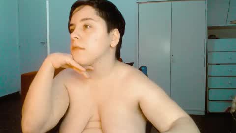 Snapshot of almondonwheels chatting on 01-26-25, 02:56 Almond online show from 01-26-25, 02:56