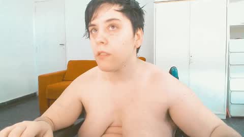 Snapshot of almondonwheels chatting on 02-09-25, 08:34 Almond online show from 02-09-25, 08:34