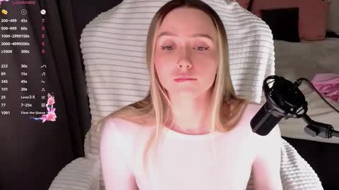 Lia online show from 02-15-26, 07:51