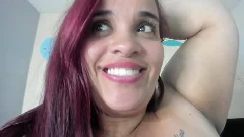 Snapshot of alondra_zaens chatting on 05-16-26, 12:18 Alondra online show from 05-16-26, 12:18