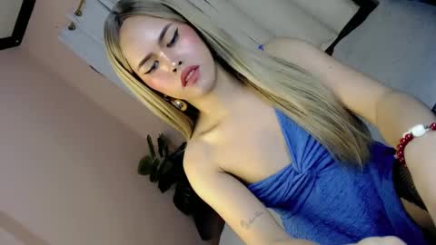 Snapshot of alove_too_last chatting on 01-12-25, 04:29 LEXY online show from 01-12-25, 04:29