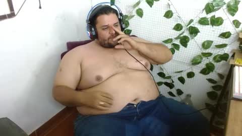 Snapshot of altairstudiosboy chatting on 10-12-25, 01:59 Jhosep online show from 10-12-25, 01:59