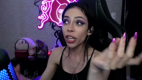 Snapshot of altsofie chatting on 12-10-24, 01:11 Sofie Kimino online show from 12-10-24, 01:11