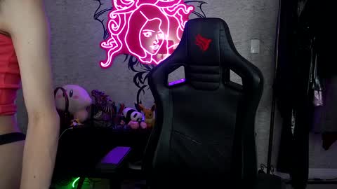 Snapshot of altsofie chatting on 12-16-24, 02:36 Sofie Kimino online show from 12-16-24, 02:36