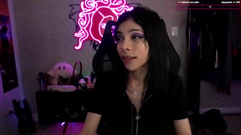 Snapshot of altsofie chatting on 12-31-24, 01:15 Sofie Kimino online show from 12-31-24, 01:15