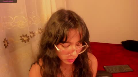 Snapshot of aluna_0310 chatting on 12-13-24, 11:39 . . online show from 12-13-24, 11:39