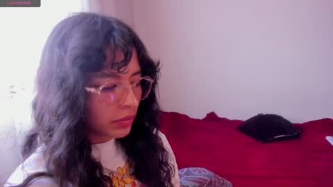 Snapshot of aluna_0310 chatting on 12-23-24, 08:47 . . online show from 12-23-24, 08:47