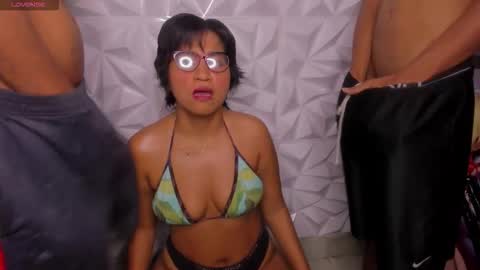 alverinia2001 online show from 10-26-25, 02:17